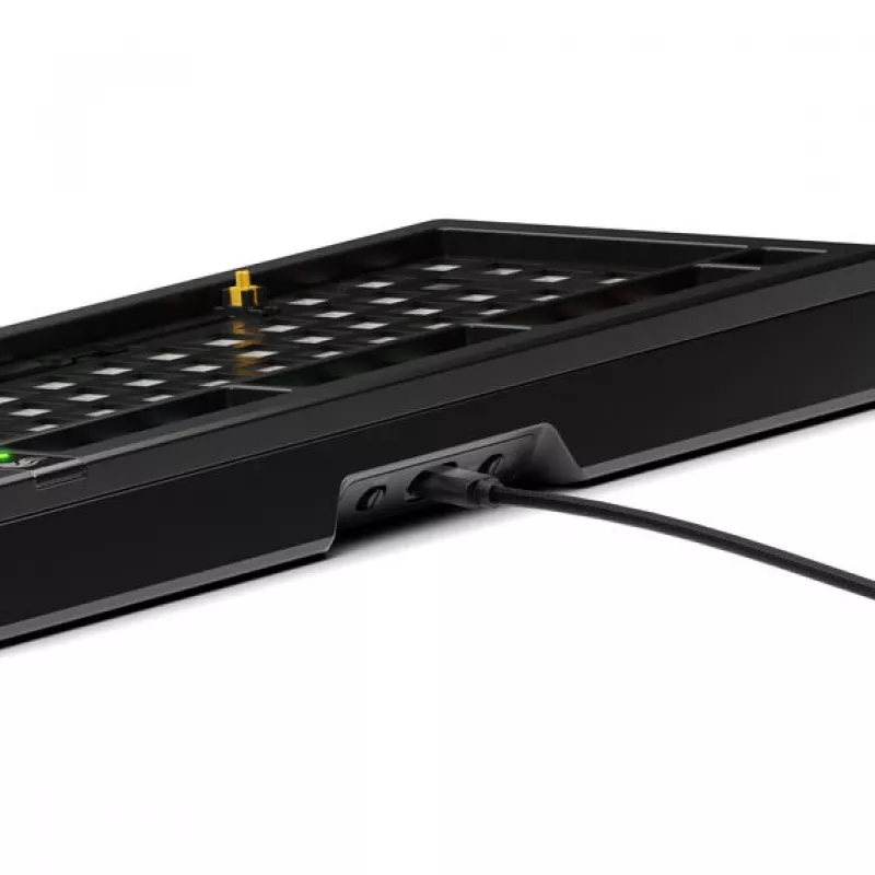 Teclado mecânico GLORIOUS GMMK 3 PRO Barebones fator de forma 75% USB RGB LED preto
