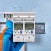 Contador de consumo de energia eletrónico monofásico Qoltec 50882 para calha DIN | Wi-Fi | TUYA | 230V | LCD