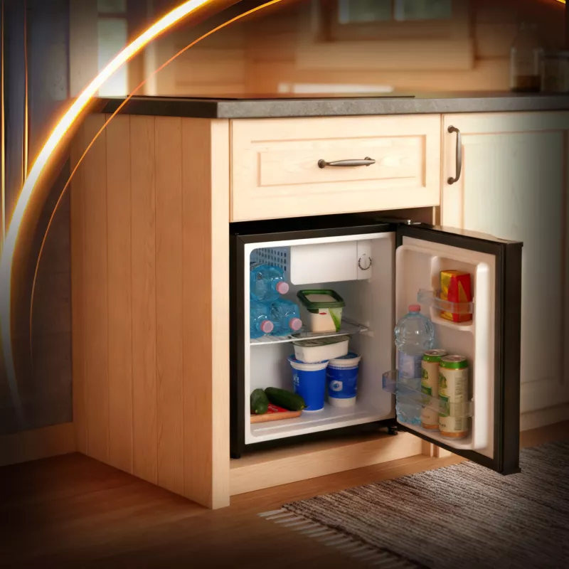 Adler frigorífico | AD 8096 | Classe de eficiência energética E | Independente | Despensa | Altura 49,5 cm | Capacidade líquida do frigorífico 45 L | 39 dB | Preto