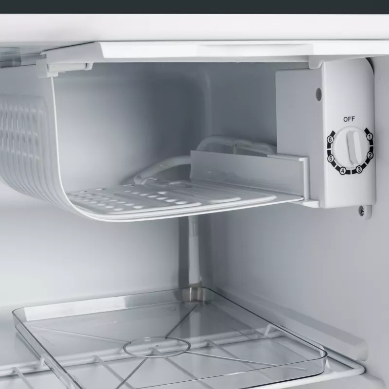 Adler frigorífico | AD 8096 | Classe de eficiência energética E | Independente | Despensa | Altura 49,5 cm | Capacidade líquida do frigorífico 45 L | 39 dB | Preto