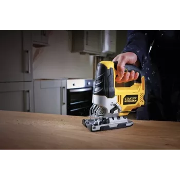 Serra de vaivém STANLEY FME340K — 710 W, 3000 rpm, profundidade de corte madeira 85 mm, aço 10 mm, punho em arco, ajuste de esquadria