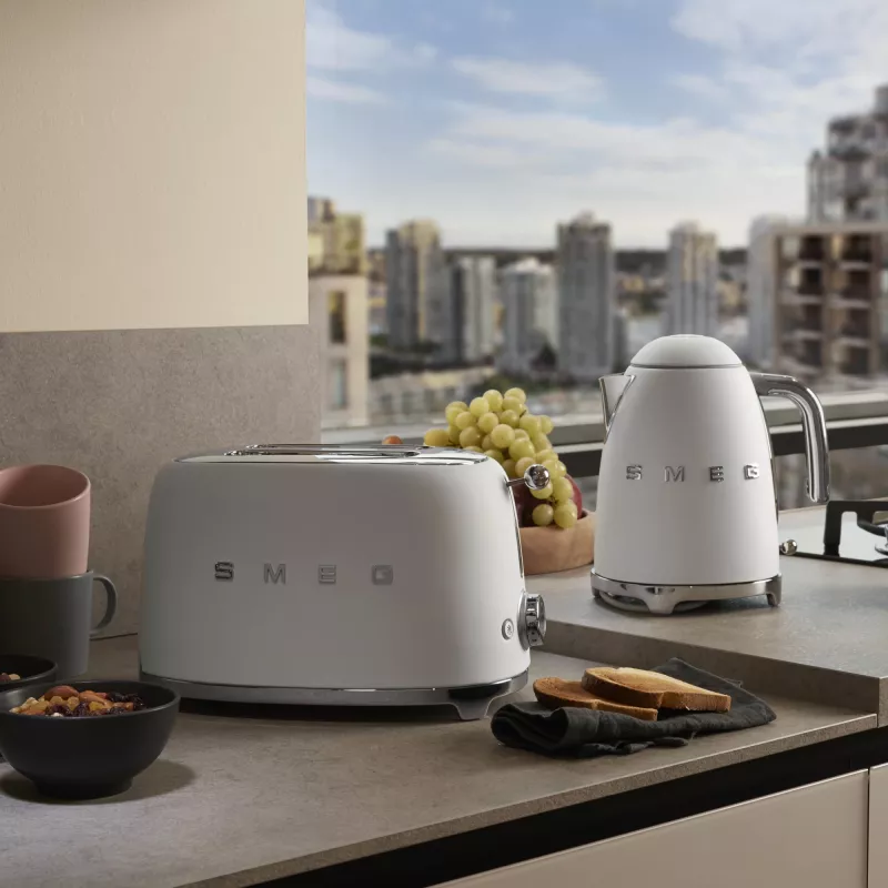 Chaleira elétrica Smeg 50style Branco mate Klf03whmeu