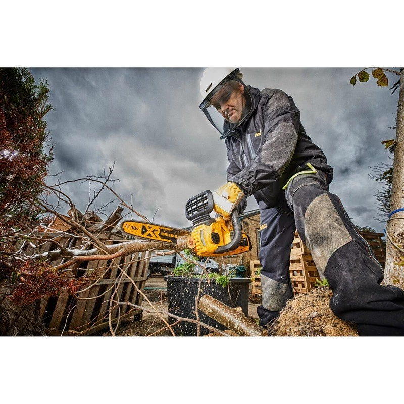 Motosserra DeWALT DCM565N-XJ — sem fios a bateria, lâmina 30 cm, capacidade da bateria 5 Ah, depósito de óleo 0,14 L