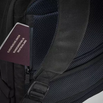 Mochila Rivacase Tegel 8460 preta poliéster