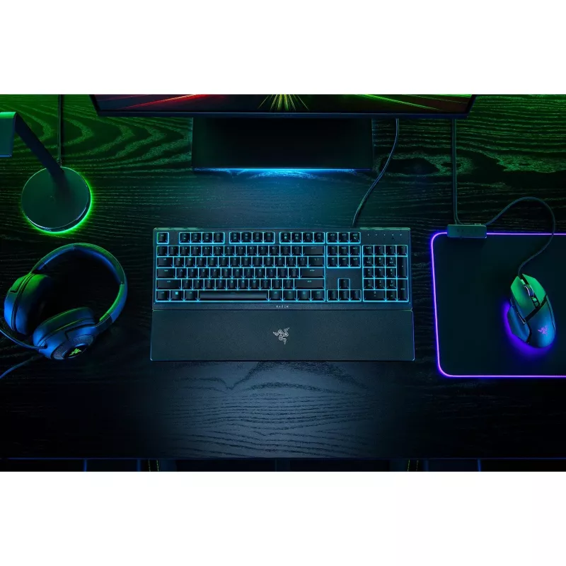 Razer Ornata V3 X teclado gaming, US, com fios, RGB, preto, de membrana silenciosa, com teclado numérico