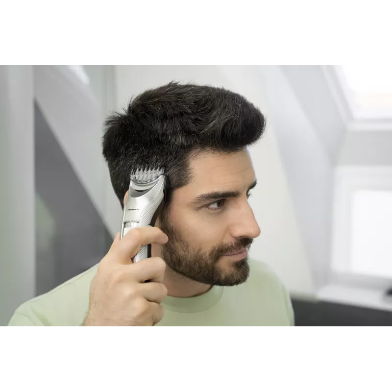 Máquina de cortar cabelo Panasonic ER-GC71 prateada