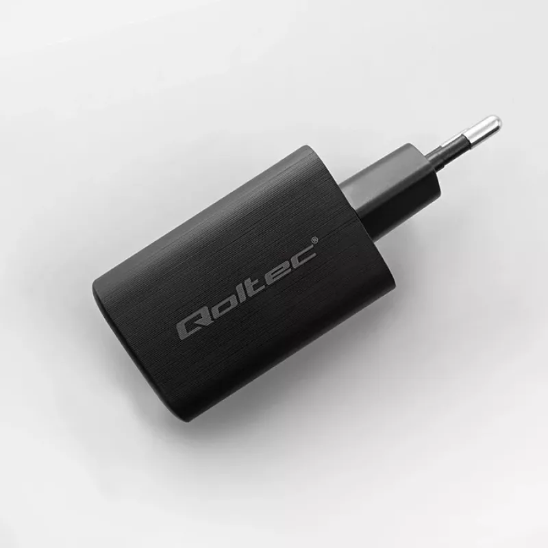 Carregador Qoltec 50766 para dispositivos móveis portátil, consola de jogos portátil, powerbank, smartphone, smartwatch, tablet preto AC carregamento rápido para interiores