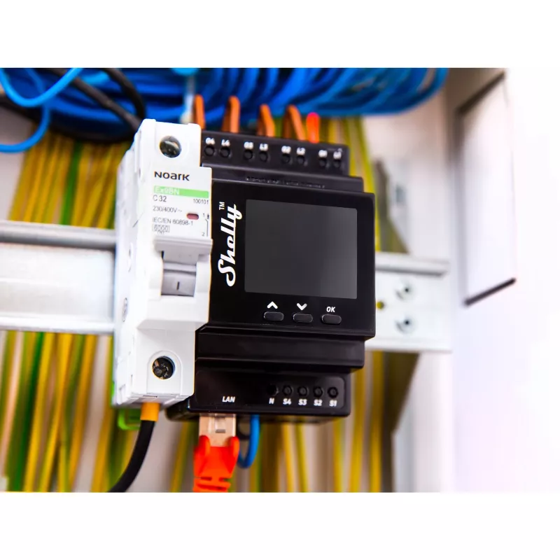 Módulo de relé para calha DIN Shelly 4 canais Pro 4PM Wi‑Fi, 4 canais, AC 110–240 V, medição de potência e energia, montagem em calha DIN