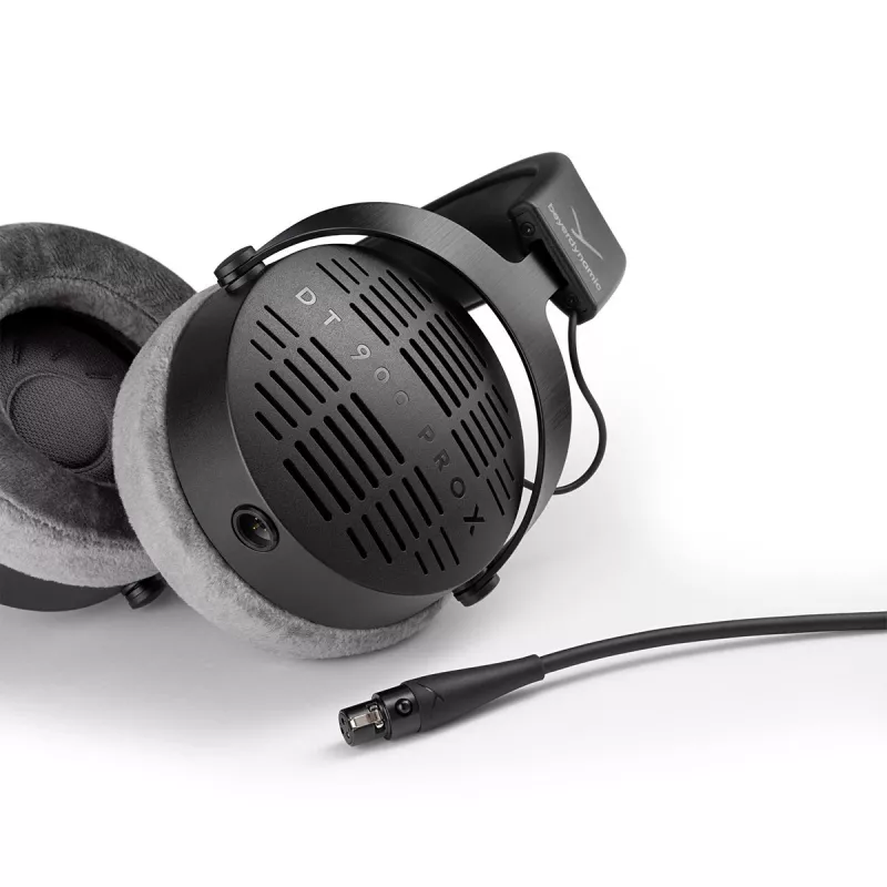 Auscultadores de estúdio Beyerdynamic DT 900 Pro X — circumaurais, com fios, 48 Ω, 5–40 kHz, cabo removível de 3 m, preto