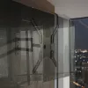 Suporte de parede para TV Maclean MC-759 para ecrãs de 13–55 polegadas, capacidade de carga 30 kg, VESA 75x75–400x400, inclinável e profundidade ajustável