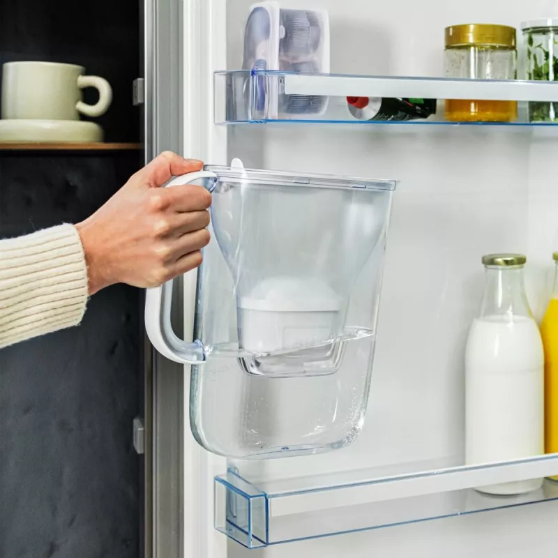 BRITA Style Essential jarro filtrante de água 2,4 l com 1 cartucho MAXTRA Pro, branco
