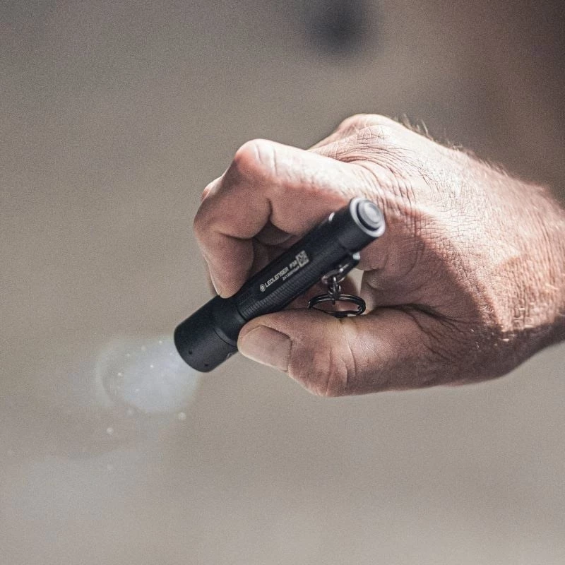 Lanterna Ledlenser P3R preta — lanterna de chaveiro LED compacta recarregável