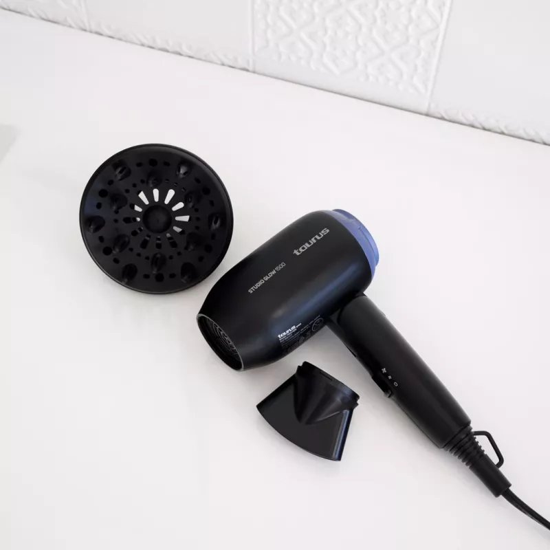 Secador de cabelo Taurus Studio Glow 1500 — 1400 W, 3 níveis de calor, 2 velocidades, dobrável, pendurável, preto
