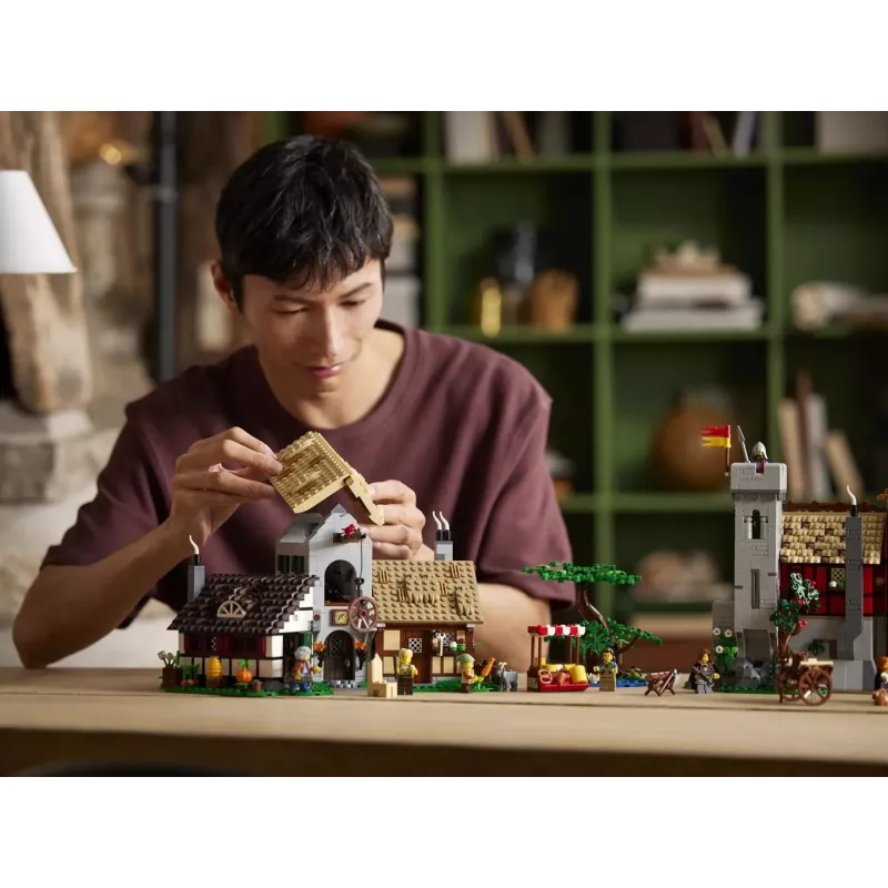 LEGO ICONS 10332 Praça Medieval
