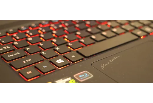 Comprar portátil em 2026: no que deve prestar atenção no processador, RAM, ecrã e bateria?