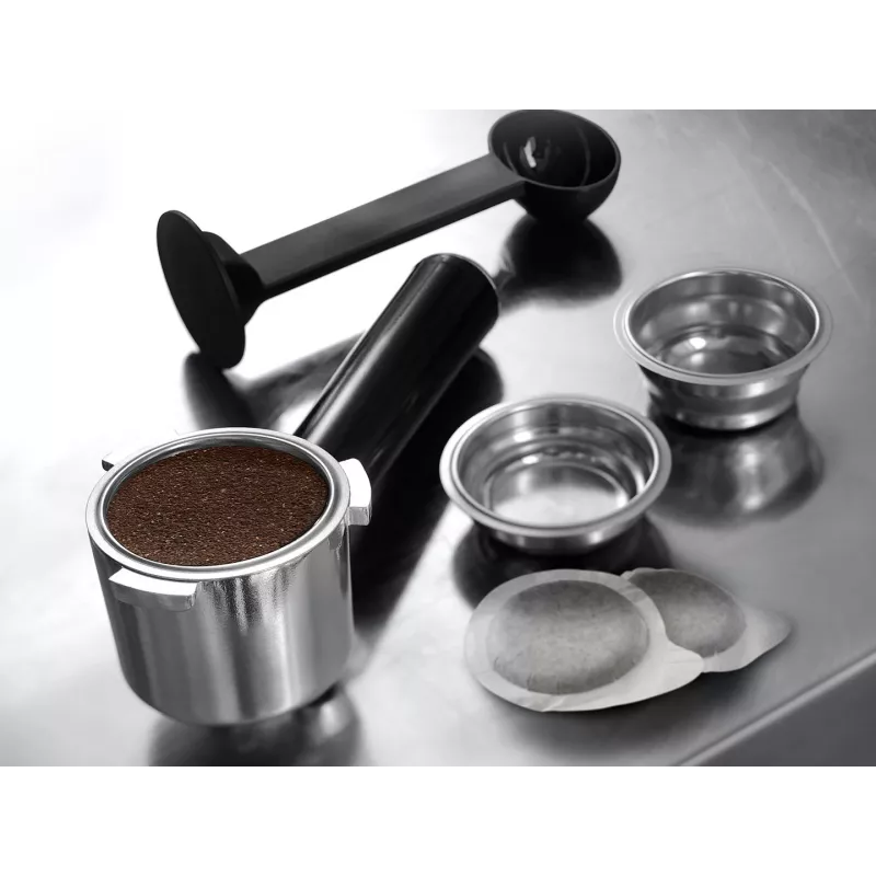Máquina de café expresso DeLonghi EC685.R 1,1 L, 15 bar, semiautomática, lança de vapor, capacidade para 2 chávenas
