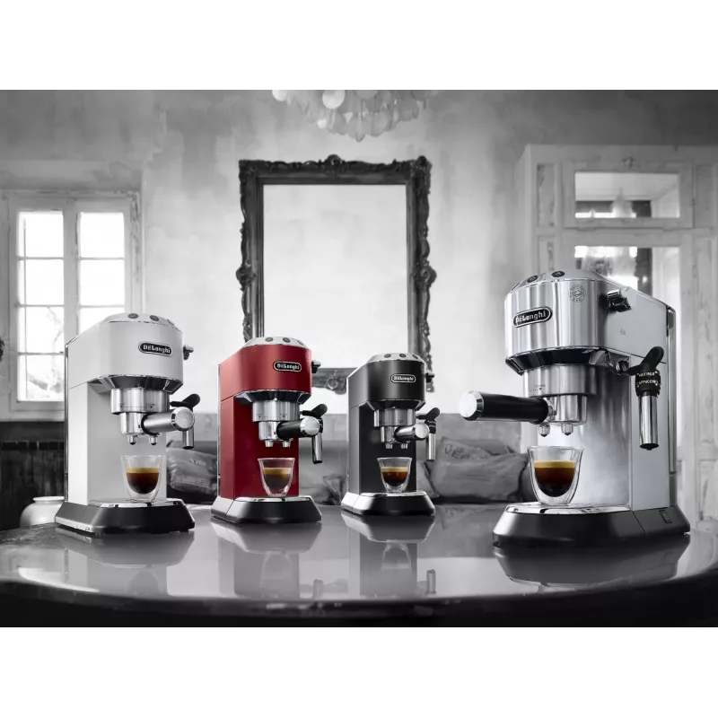 Máquina de café expresso DeLonghi EC685.R 1,1 L, 15 bar, semiautomática, lança de vapor, capacidade para 2 chávenas