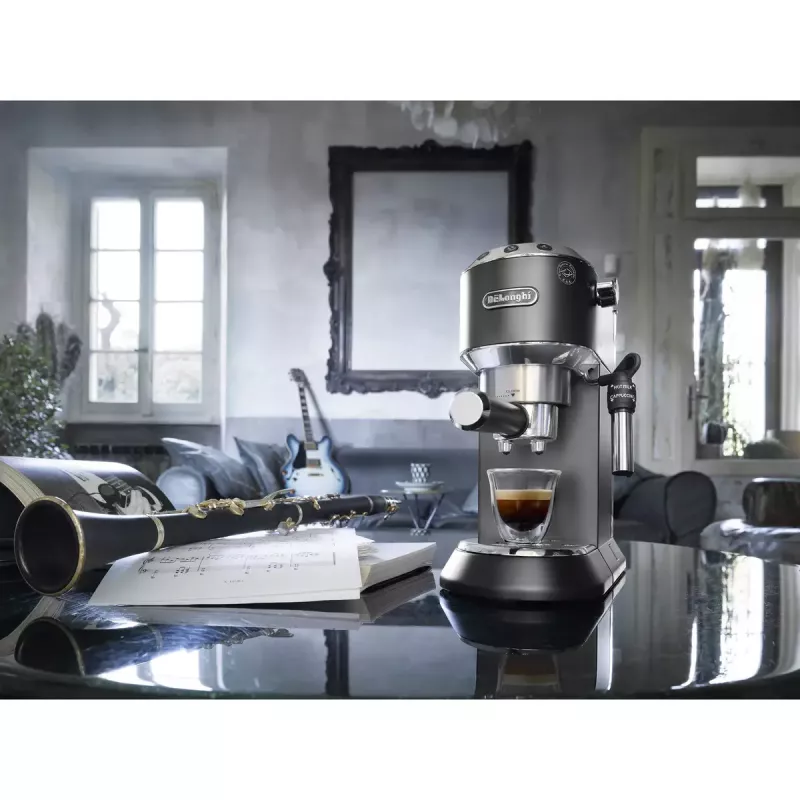 De’Longhi Dedica Style EC 685.BK Máquina de café expresso semiautomática 1,1 L