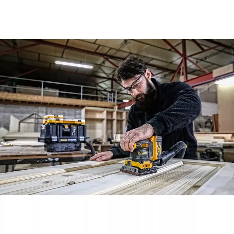 Lixadeira portátil DeWALT DCW200N-XJ