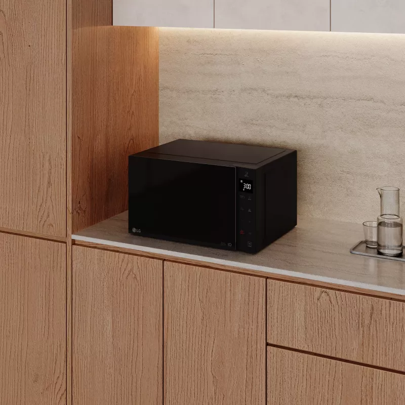 Micro-ondas LG MH6535GIS preto combinado sobre o fogão 25 l 1000 W