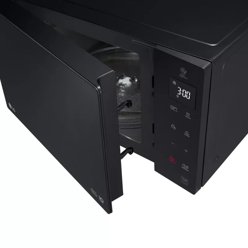 Micro-ondas LG MH6535GIS preto combinado sobre o fogão 25 l 1000 W