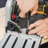 DeWALT serra de mergulho 690 W, lâmina de 165 mm, profundidade de corte 55 mm, com mala e calha guia