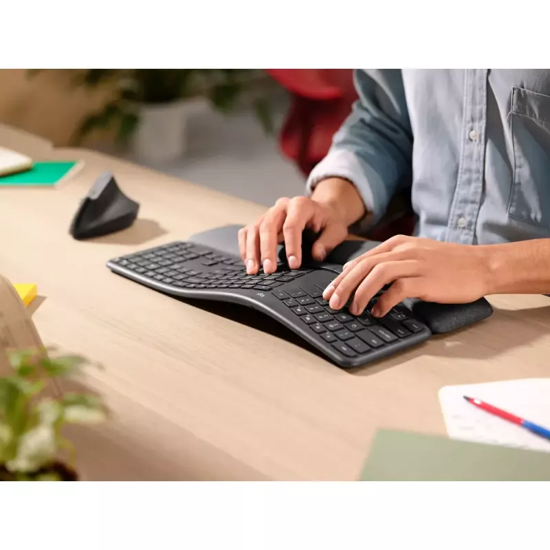 LOGITECH Ergo K860 - Teclado dividido sem fios Business Graphite Qwerty Pan Nordic