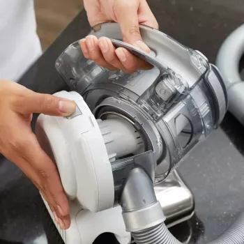 Aspirador de mão Black & Decker PD1820L-QW — 18V Li‑Ion, 1,5Ah, 0,56L sem saco, 15 min. de autonomia