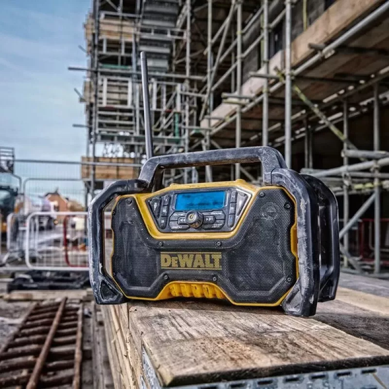 Rádio portátil DeWALT DCR029-QW DAB FM, alimentação por rede/CC, Bluetooth, função de carregamento USB, ecrã, preto/amarelo