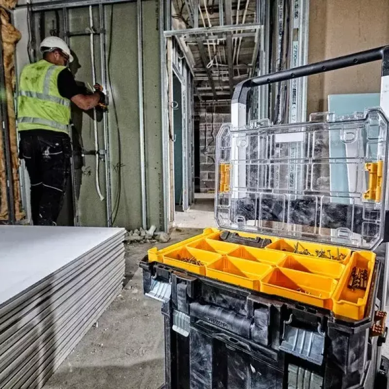 Organizador DeWALT DWST82968-1 TSTAK, impermeável e resistente ao pó, 400×332×119 mm, preto/laranja