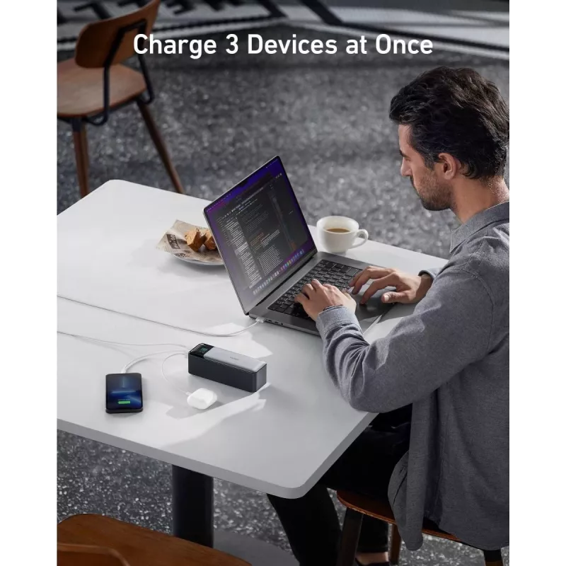Carregador portátil Anker 737 (A1289011) – 24000 mAh, 140 W, 2× USB-C + 1× USB-A, prateado/preto