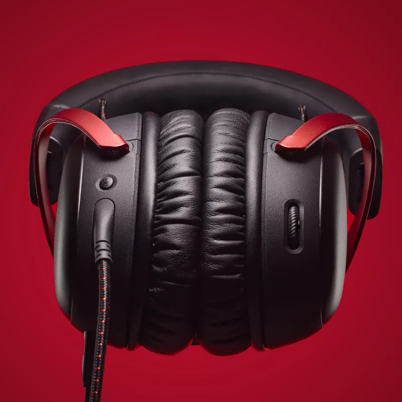 HyperX Cloud III - headset gaming (preto/vermelho)