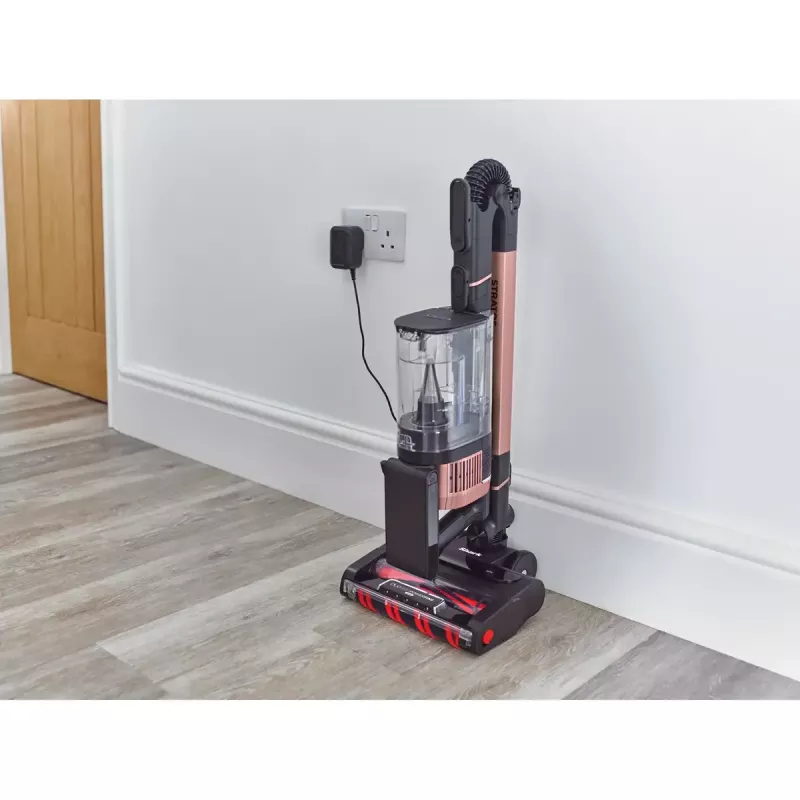Aspirador vertical 2 em 1 Shark Stratos, sem saco, a bateria, 60 min. de autonomia, escova motorizada, bocal para fendas, estação de carregamento