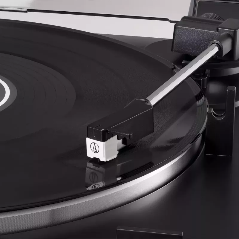 Gira-discos com transmissão por correia Audio-Technica AT-LP60X totalmente automático preto