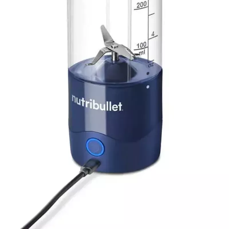 Batedeira de desporto NUTRIBULLET Portable 0,475 L, a pilhas, lâminas de aço inoxidável, recipiente Tritan, azul-escuro