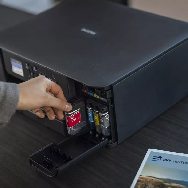 Impressora jato de tinta sem fios compacta 3-em-1 Brother DCP-J1310DW, jato de tinta, impressão a cores, 1200 x 6000 DPI, cópia a cores, A4, preto