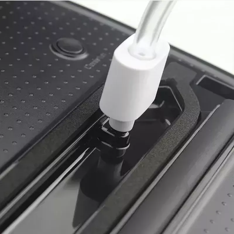 Máquina de vácuo Adler CR 4470 (branco) — 110 W, controlo tátil, arrumação do cabo, inclui 5 sacos de vácuo