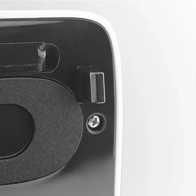 Máquina de vácuo Adler CR 4470 (branco) — 110 W, controlo tátil, arrumação do cabo, inclui 5 sacos de vácuo