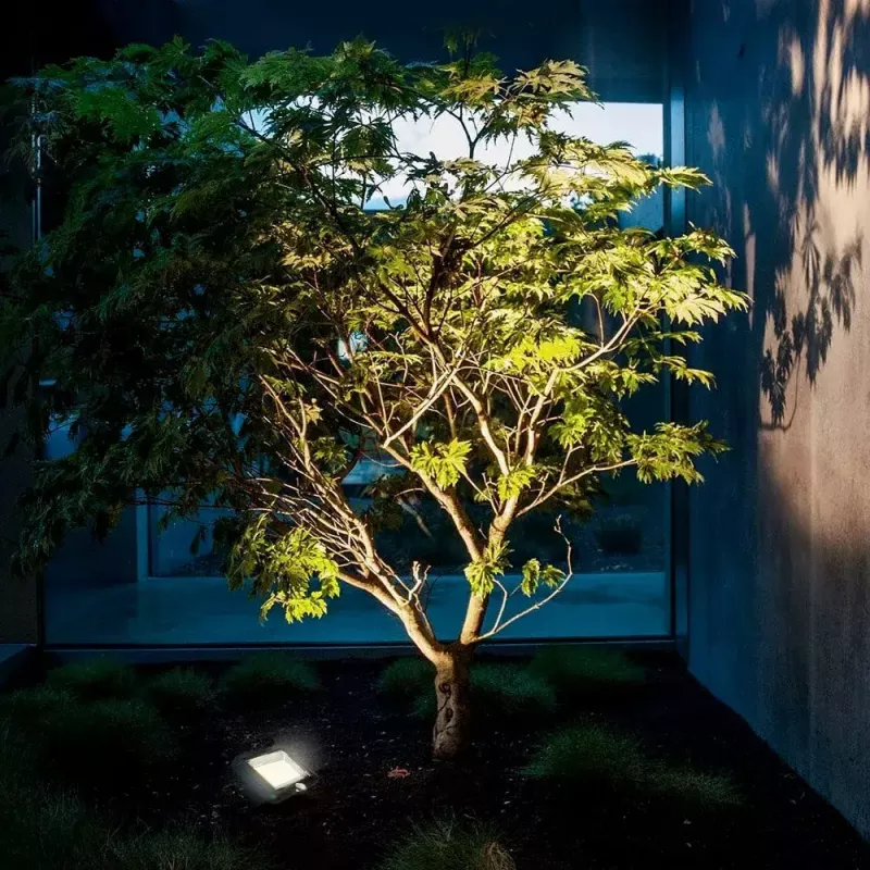 Holofote LED solar exterior MACLEAN MCE438, 5 W, 400 lm, IP44, Li-Ion 5,2 V, montagem na parede, luz branca, preto
