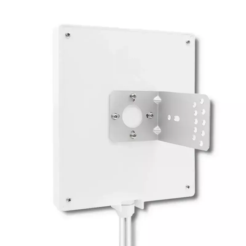 Antena direcional exterior 5G LTE QOLTEC 57022 — 14 dBi, 700–3800 MHz, 50 Ω, caixa em cobre