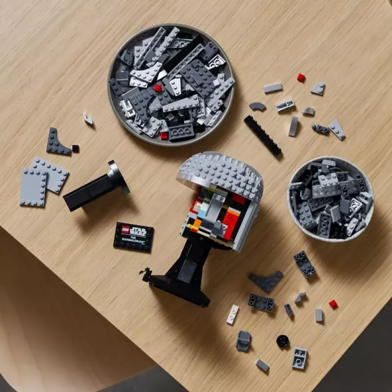 Brinquedo de construção LEGO Capacete Mandaloriano 75328 — modelo de exposição Star Wars, peça de colecionador para construir, 584 peças, idade 18+