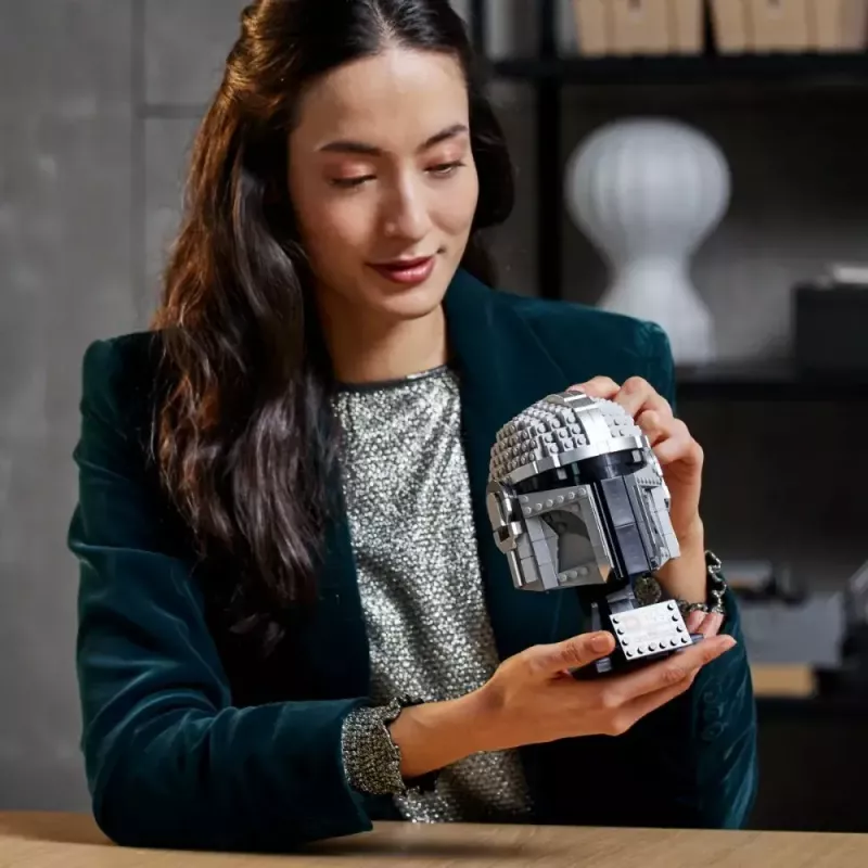 Brinquedo de construção LEGO Capacete Mandaloriano 75328 — modelo de exposição Star Wars, peça de colecionador para construir, 584 peças, idade 18+