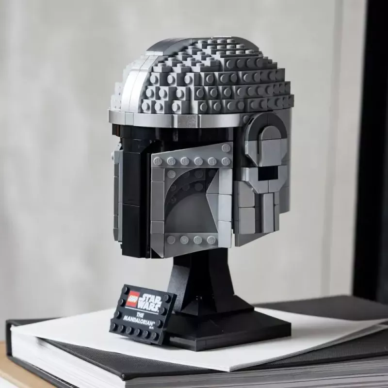 Brinquedo de construção LEGO Capacete Mandaloriano 75328 — modelo de exposição Star Wars, peça de colecionador para construir, 584 peças, idade 18+