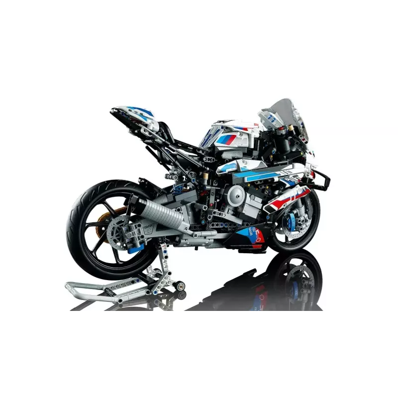 Modelo de mota LEGO Technic BMW M1000RR 42130 com motor detalhado e suspensão funcional