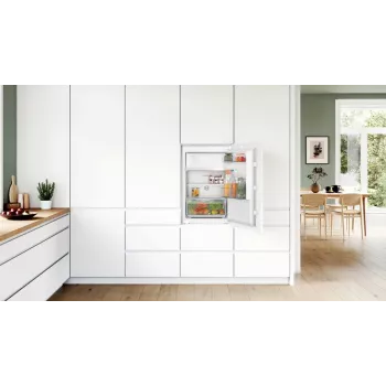 Bosch Serie 2 KIL22NSE0 Frigorífico-congelador combinado Encastre 119 L Branco