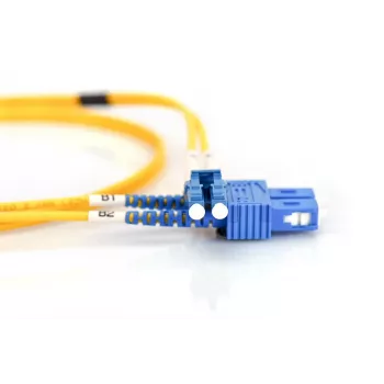 Cabo de patch de fibra ótica DIGITUS, LC para SC OS2, Monomodo 9/125 µm, Duplex, comprimento 1 m