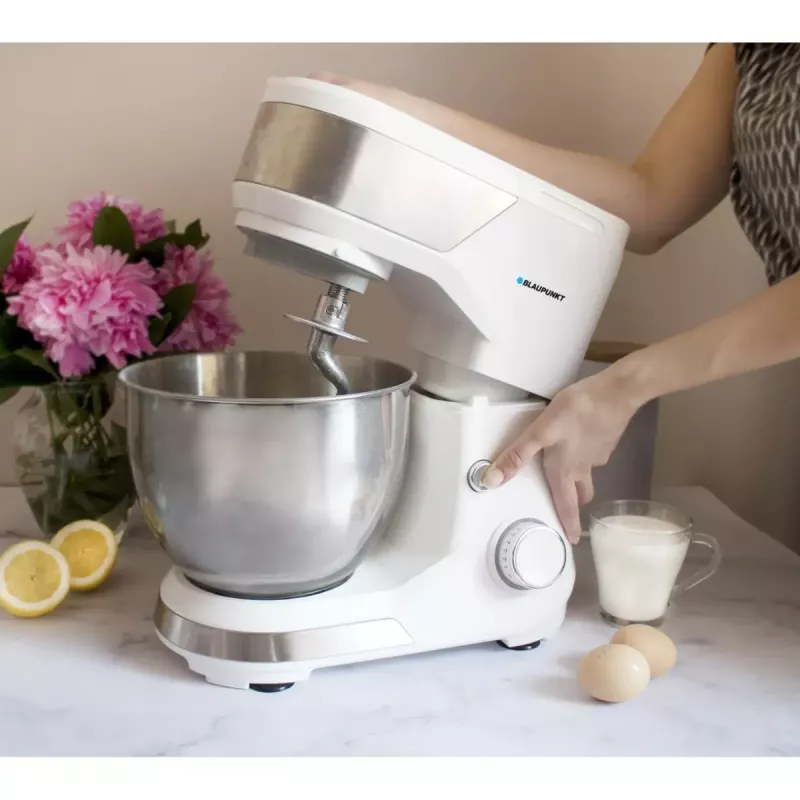 Batedeira de pé BLAUPUNKT SMM501 — taça de aço inoxidável de 5 l, 1000 W, cabeça inclinável, botão rotativo, branca