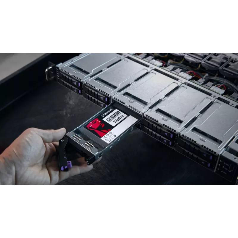 Disco SSD Kingston Technology 7680G 7,68 TB 2,5 polegadas SATA SEDC600M/7680G