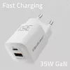Carregador QOLTEC 50763 — carregador rápido AC de interior 35W, USB-C PD 3.0 + USB-A, 5–20V, branco