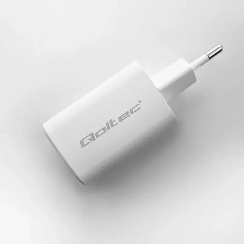 Qoltec 50765 carregador GaN ULTRA 65 W, 1× USB-C PD + 1× USB-A QC 3.0, 5–20 V, para 2 dispositivos, branco
